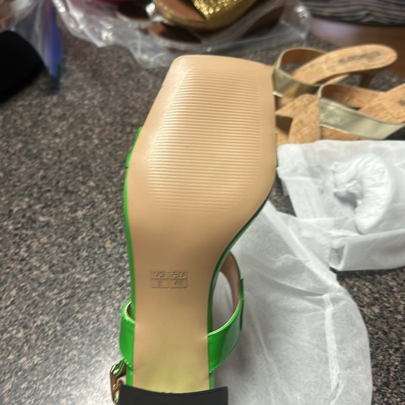 Modencoco Green strappy sandals - NWOT - Size 9 - 3” heel - Picture 2 of 3